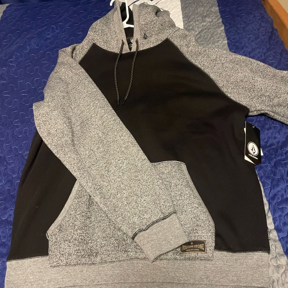 Volcom Sweatshirt - Picture 2 of 4
